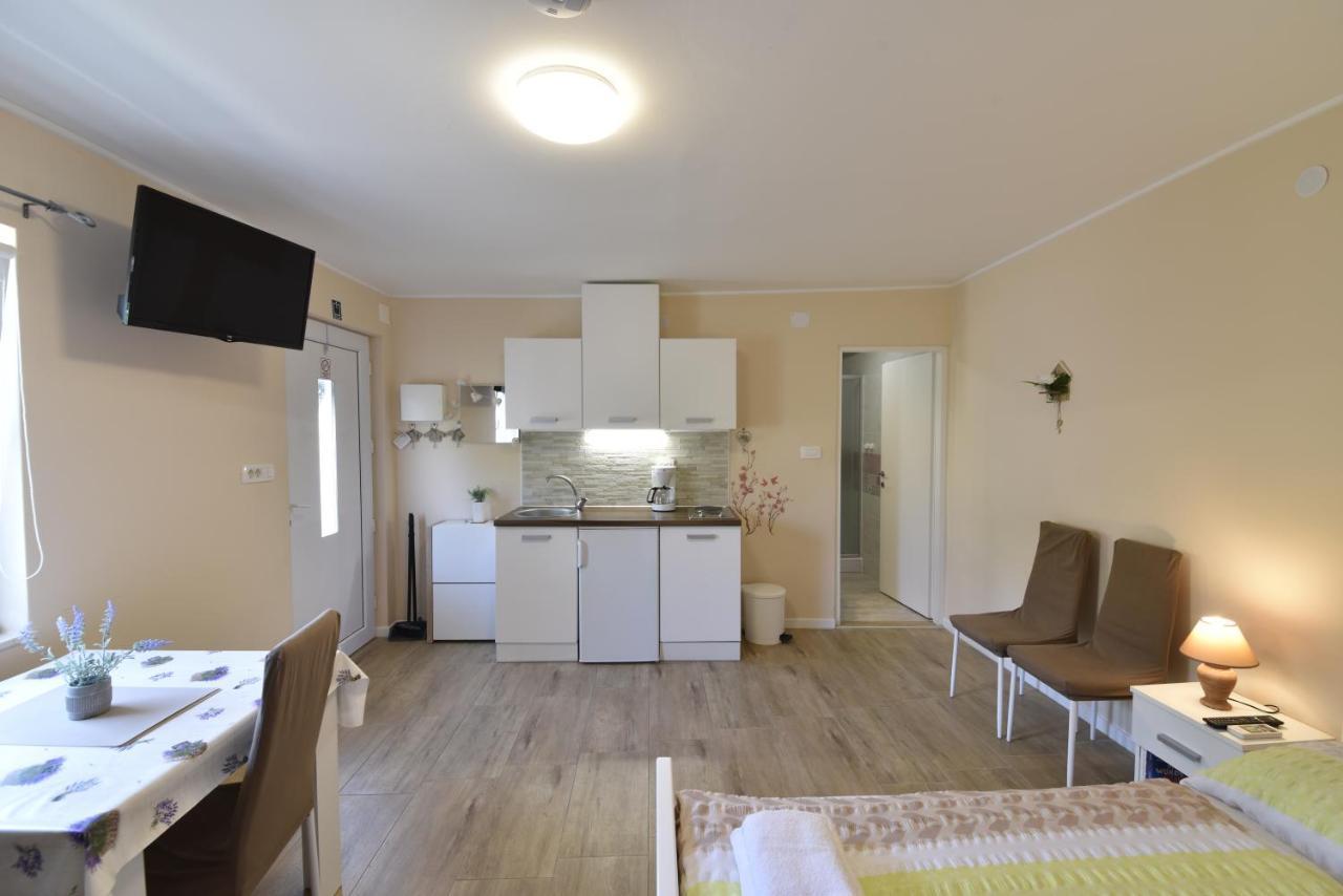 Lea Apartment คาสตาฟ ภายนอก รูปภาพ